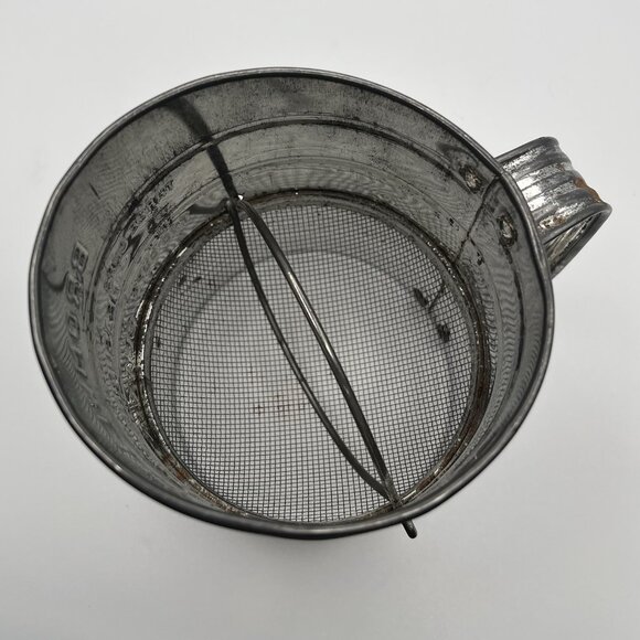 Vintage Bromwell’s 3 Cup Flour Sifter USA Tin Hand Crank Mid Century Farmhouse - Picture 7 of 7